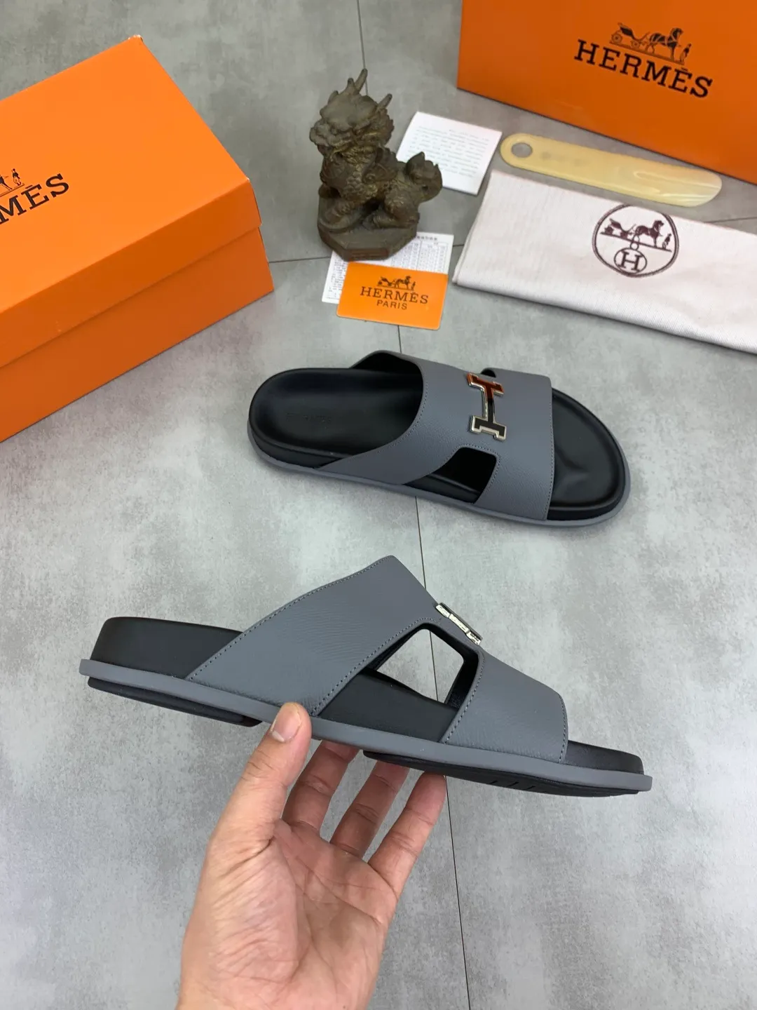 Men's shoes 💰P440 New [HERMES] high-end quality new Hermès slippers, made of imported calfskin, wear-resistant and non-slip rubber outsole. Fashionable and elegant code number: 39-44 (38 45 46 customized)